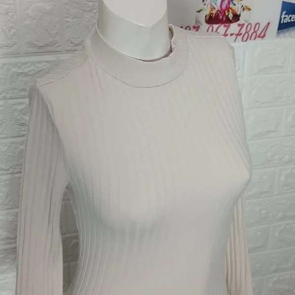 FOREVER 21 knitted trutle Neck dress - Picture 4 of 7